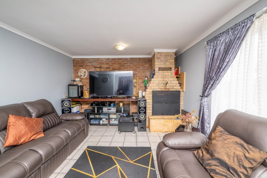 2 Bedroom Property for Sale in Brackenfell South Western Cape